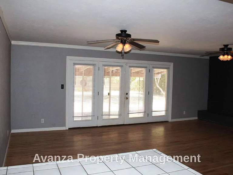 5677 N Millbrook Ave — Photo 5