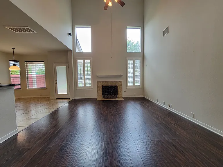 3430 Shiraz Loop — Photo 4