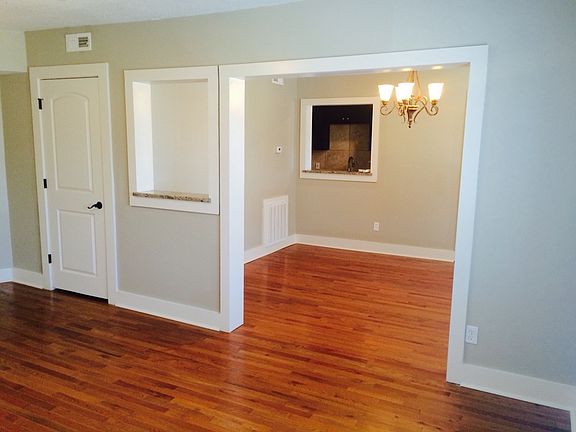 5th image of 4326 Roanoke Pkwy APT 301