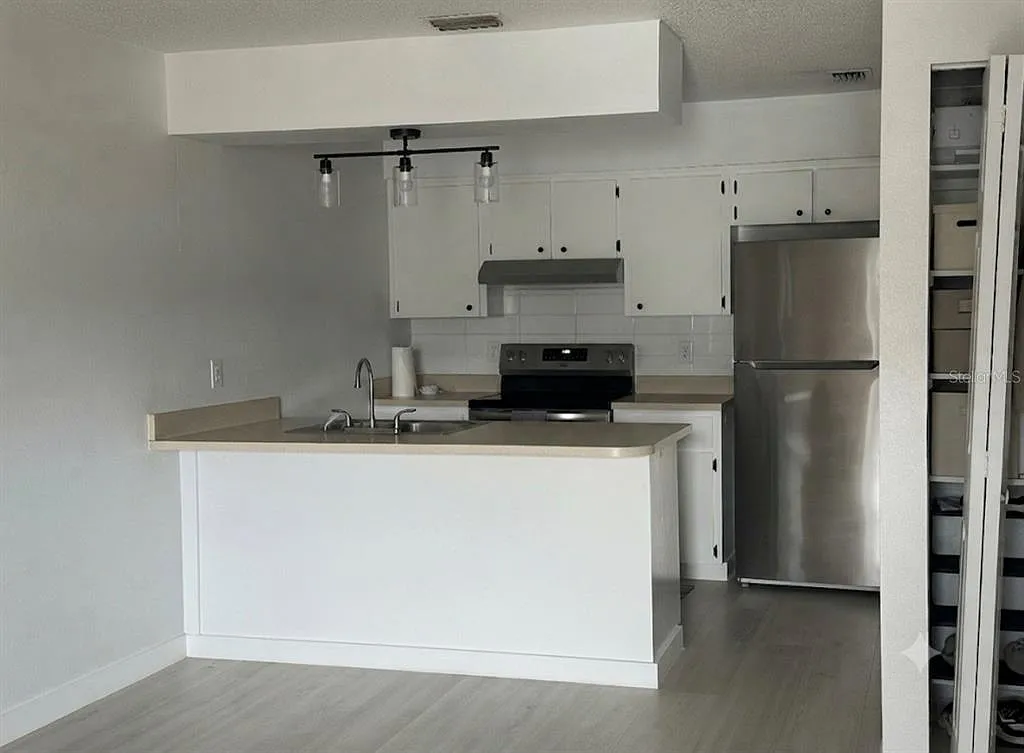 2 bed, 2.0 bath, 3417 sqft, $1,150 — Photo 4