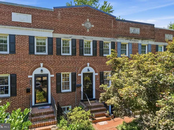 1128 Powhatan St, Alexandria, VA 22314