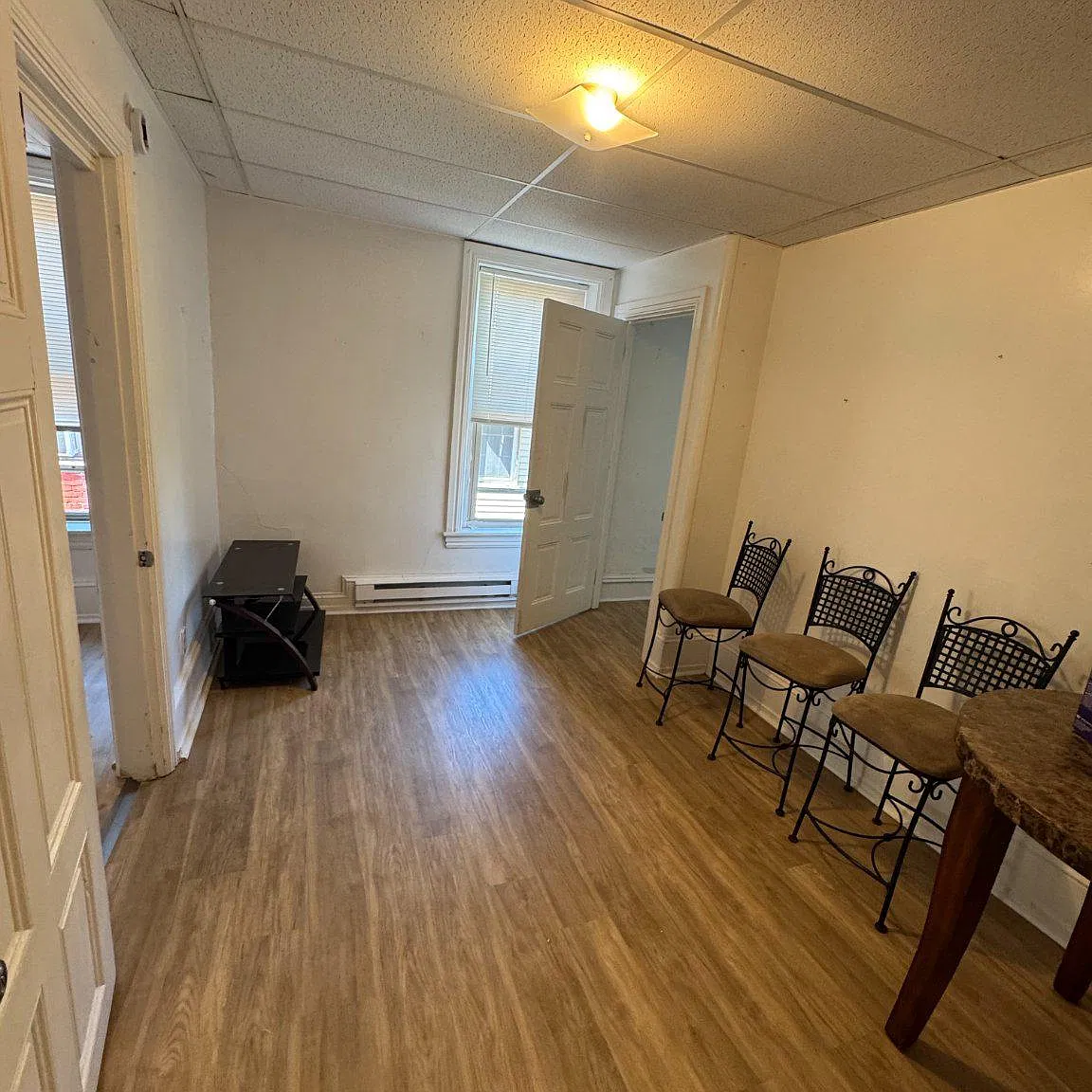 1 bed, 1.0 bath, 800 sqft, $995 — Photo 2