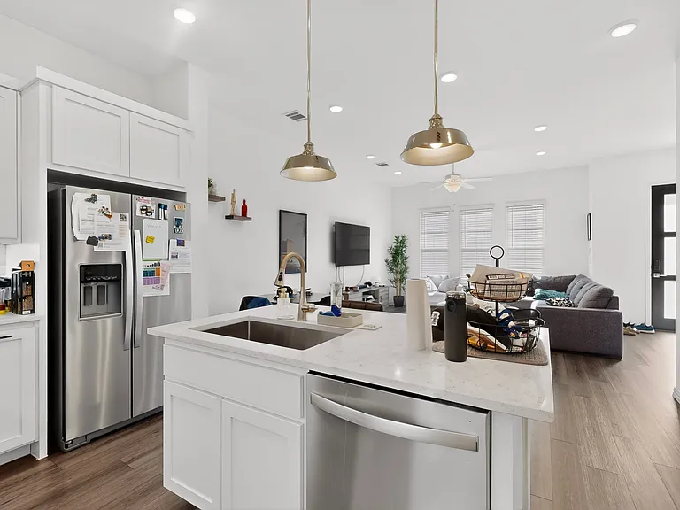 7546 Edgeware Rd — Photo 3