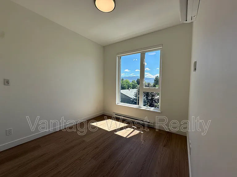 1380 Pridham Ave #305 — Photo 11