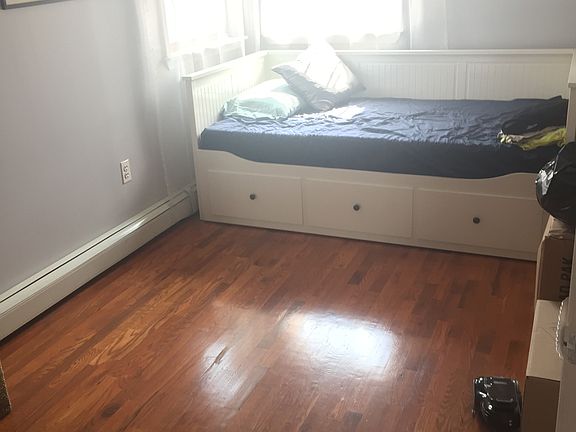 4th image of 2411 33rd St