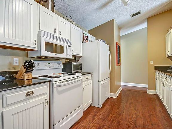 2nd image of 96050 Cayman Cir
