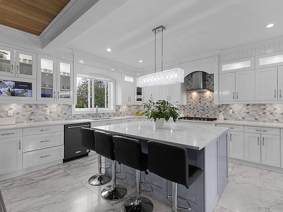 5th image of 13291 Melville Pl