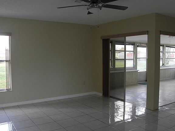 2nd image of 112 Alcala Dr