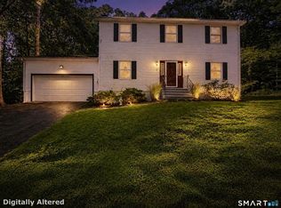 2 Wood Ridge Hills Rd, Old Lyme, CT 06371
