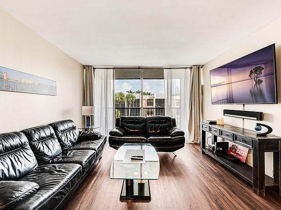 5th image of 6 Royal Palm Way #303