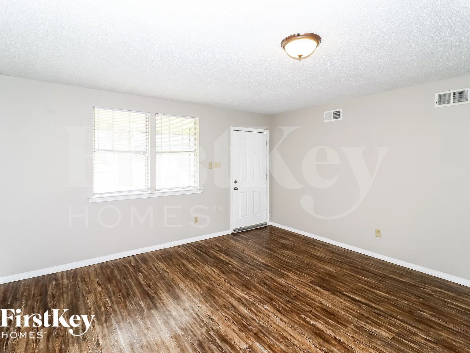 3 bed, 2.0 bath, 1352 sqft, $1,220 — Photo 4