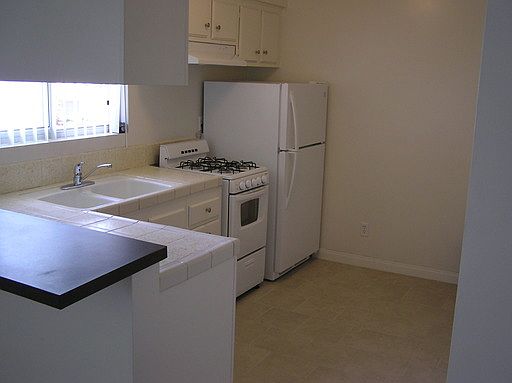 4th image of 899 Empire Ave APT 212