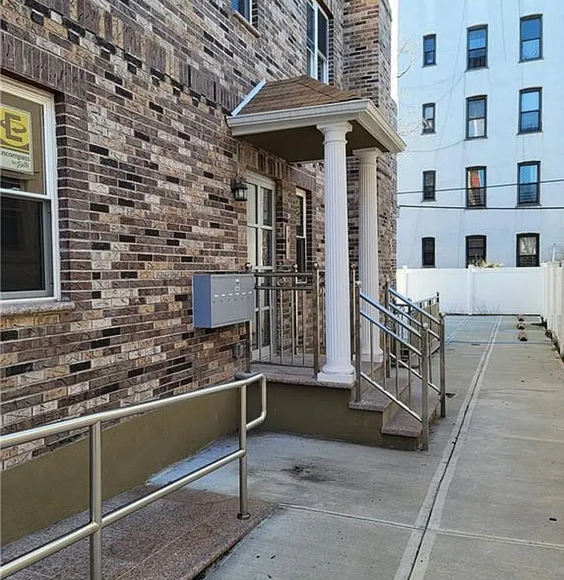 121 Bay 26th St — Photo 2