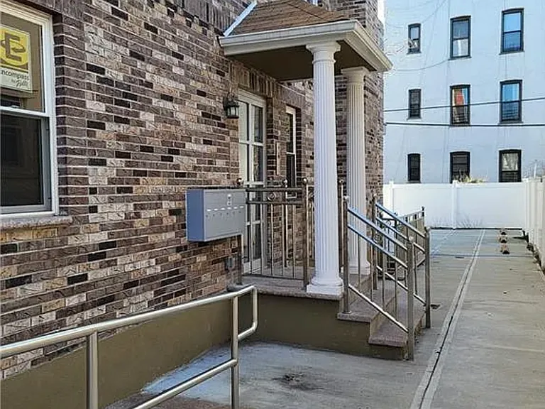121 Bay 26th St — Photo 2