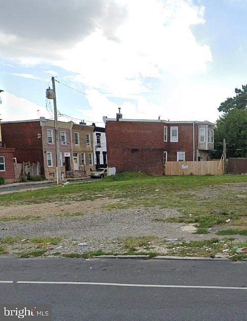 2nd image of 2518 W Diamond St