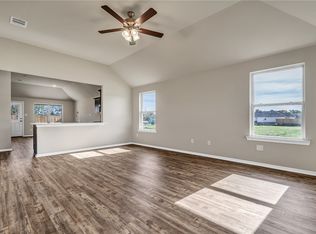 1206 Highgarden Dr, Navasota, TX 77868