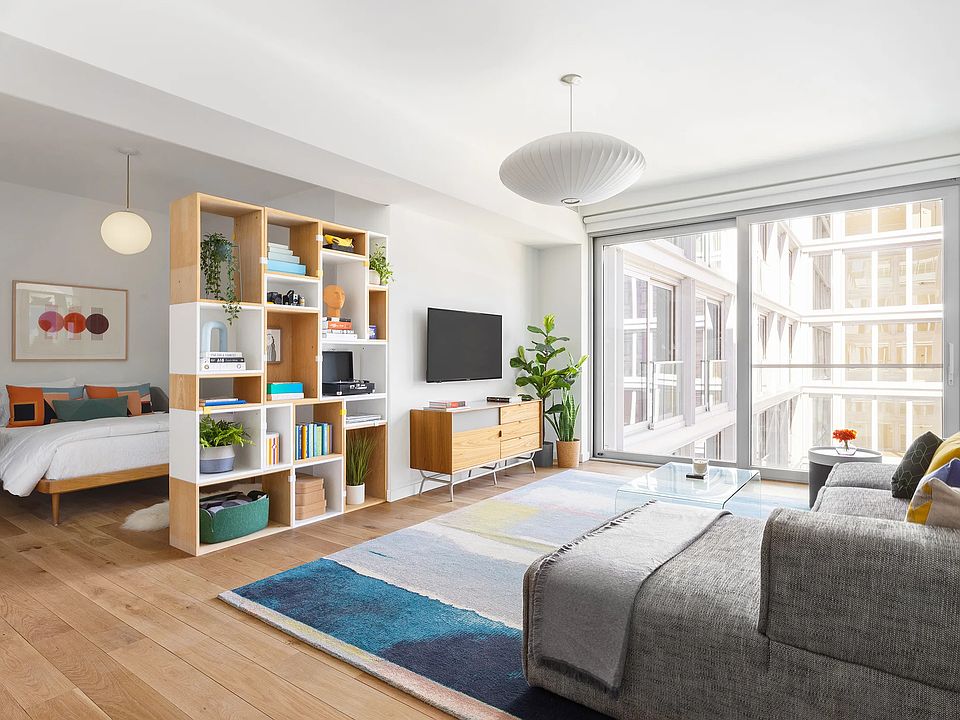 1st image of 547 W 47th St Unit Penthouse 05