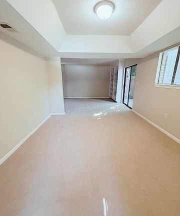 4th image of 105 Briarview Cir