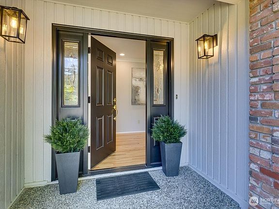 3rd image of 20315 NE 39th Street