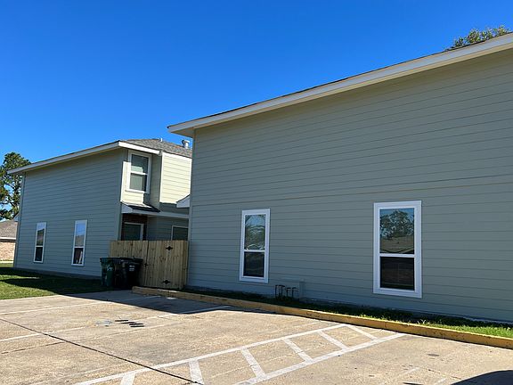 3rd image of 1204 Cambridge Dr #D