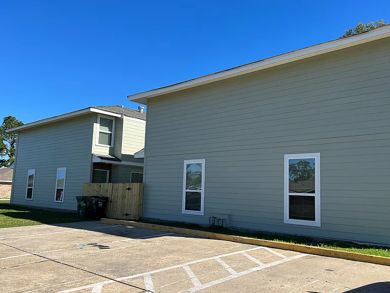 1204 Cambridge Dr #D — Photo 3