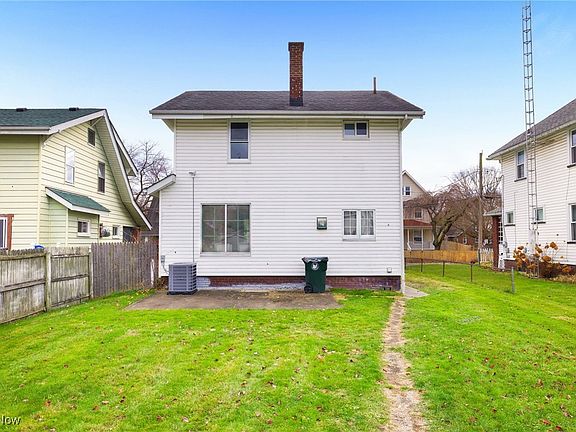 3rd image of 1607 18th St NE