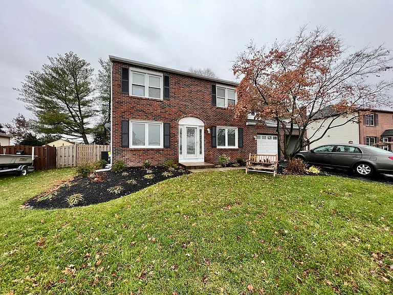 4233 Remo Crescent Rd — Photo 1