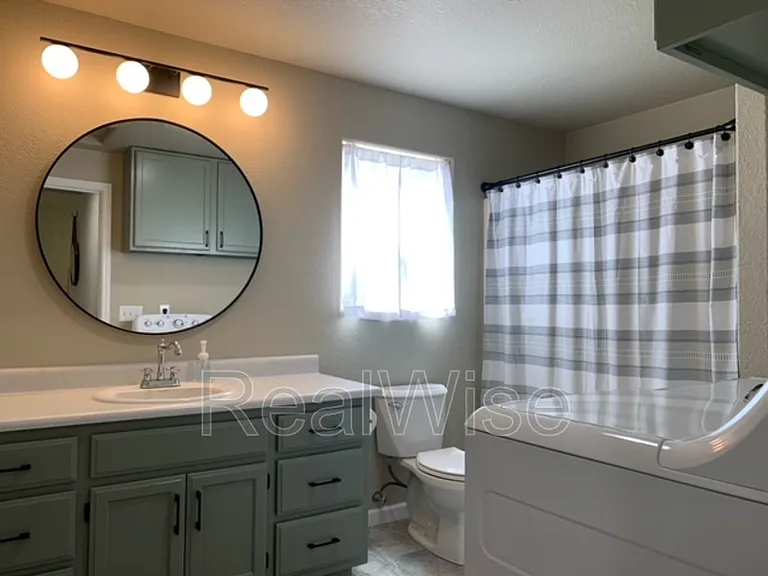 926 1/2 SW Greenwood Ave — Photo 11