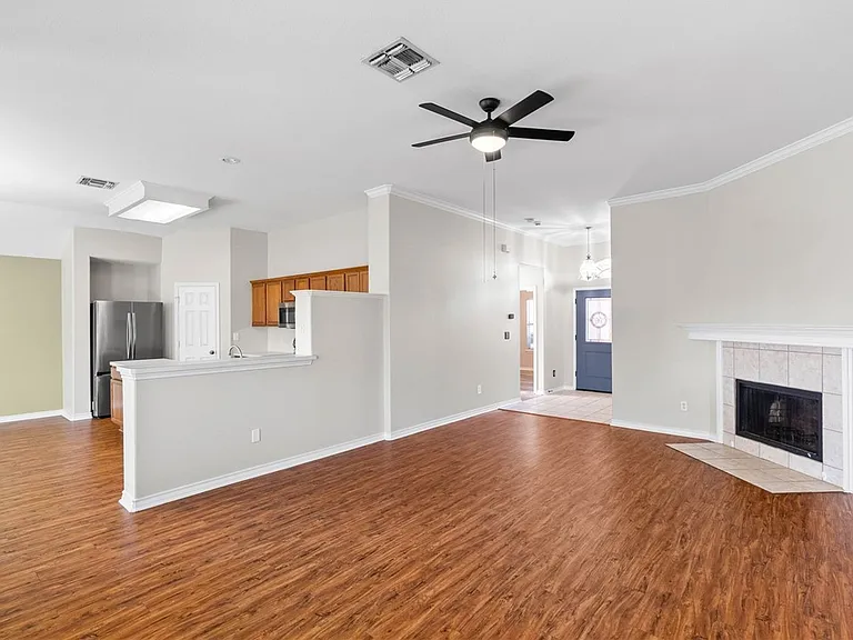 6013 Sutherland Dr — Photo 3