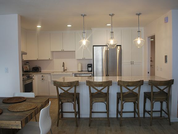 4th image of 3850 Riviera Dr Unit 2B