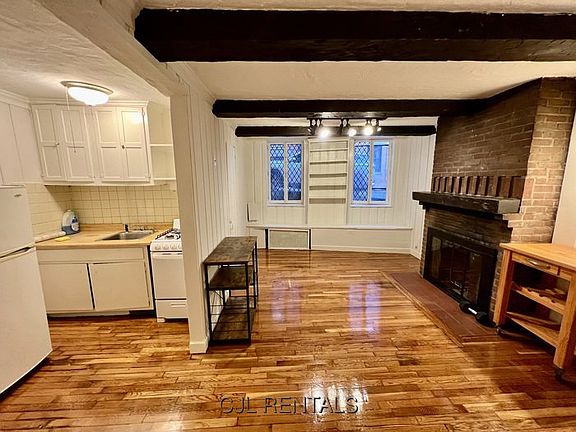 3rd image of 101 Myrtle St #A