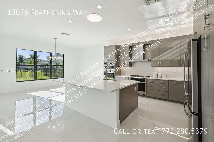 1st image of 13076 Feathering Way