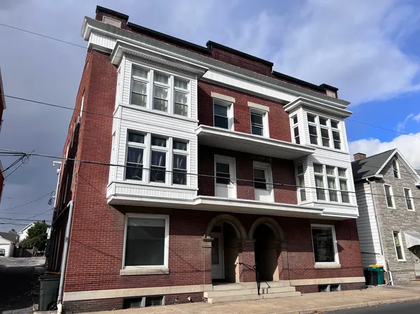 32 S Potomac St APT 2, Waynesboro, PA 17268