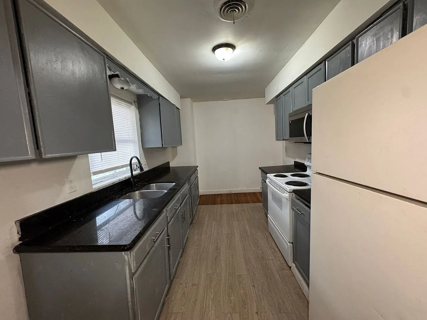 Affordable & Comfortable Home in Orlando Prime Location Near Everything! — Photo 2