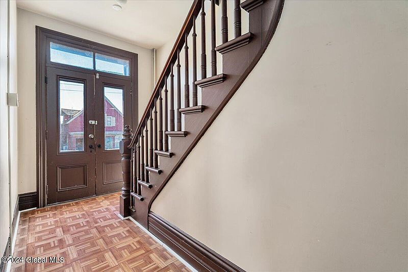5th image of 113 Hudson Avenue