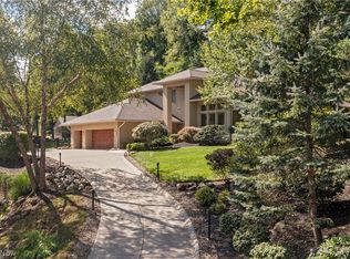 1040 Riverwoods Dr, Akron, OH 44313