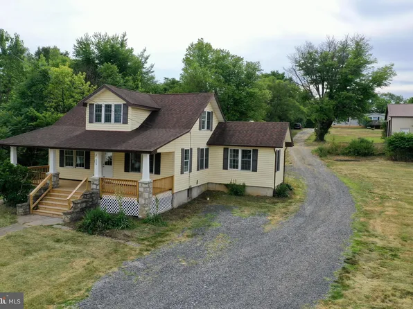 9434 Winchester Ave, Bunker Hill, WV 25413