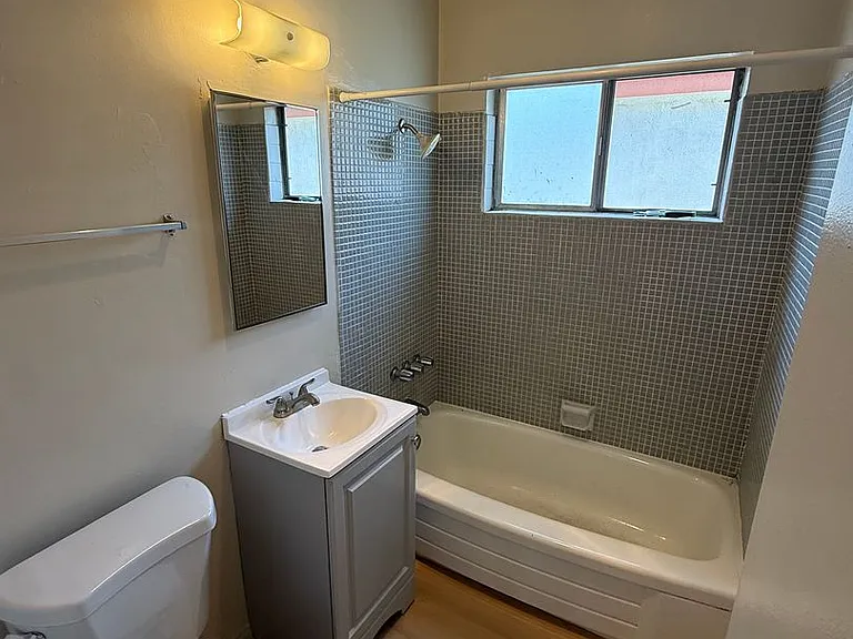 4648 Kansas St — Photo 4