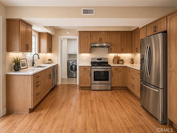 5th image of 1804 W Glenoaks Ave
