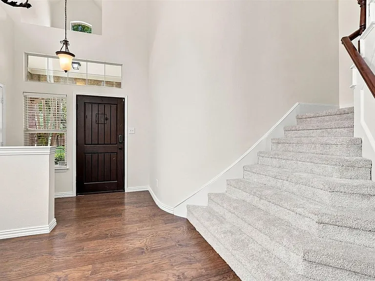 1908 Hopkins Dr — Photo 4