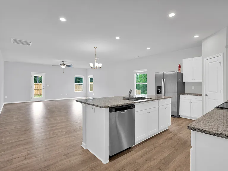 198 Greenoak Trl — Photo 26