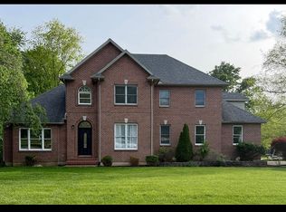 106 Rainbow Ct, Hillsboro, OH 45133