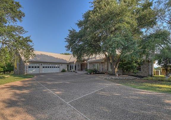 3rd image of 104 Hills Way