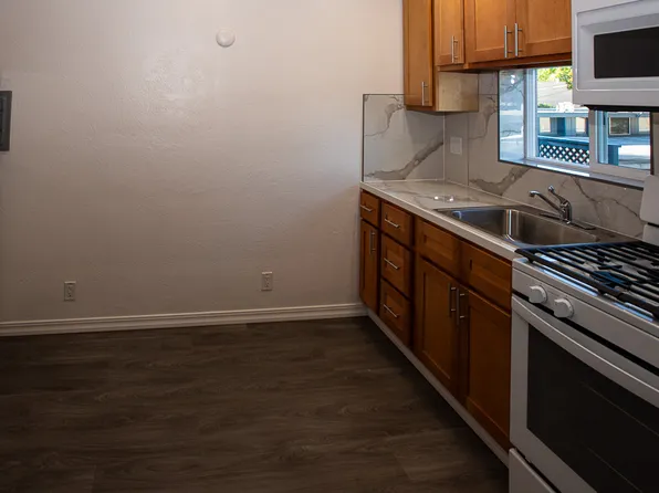 945 High School Way #20, Mountain View, CA 94041