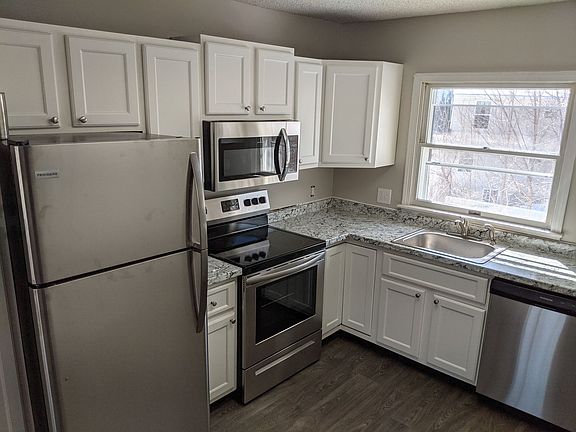 2nd image of 172 Camden St #6