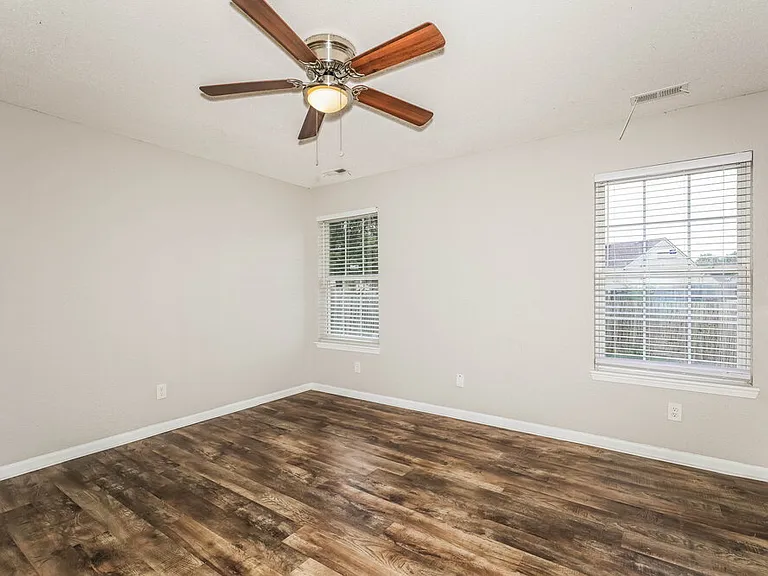 4009 Dogwood Ln — Photo 4