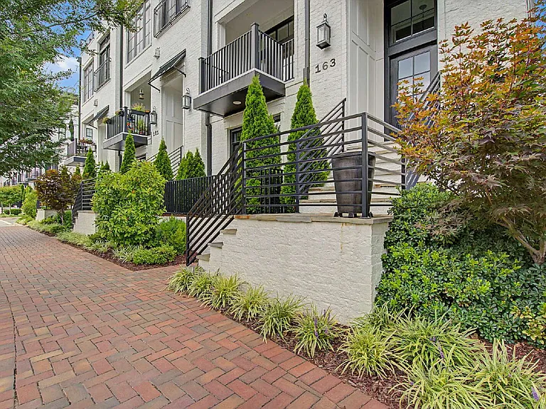 163 Park St — Photo 6