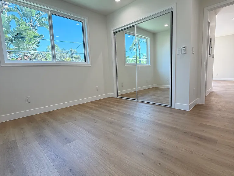 6154 1/2 Colbath Ave #6154-1/2 — Photo 9