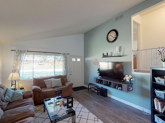 5th image of 501 Hillside Dr