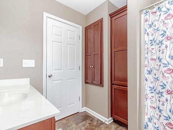 5th image of 171 Oak Ridge Ct